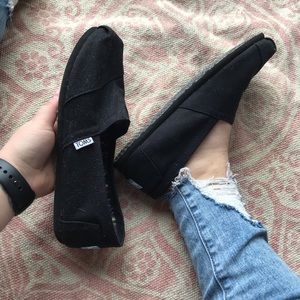 Black Canvas Toms